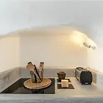 Yposkafo Jacuzzi House Tatil Evi Oia